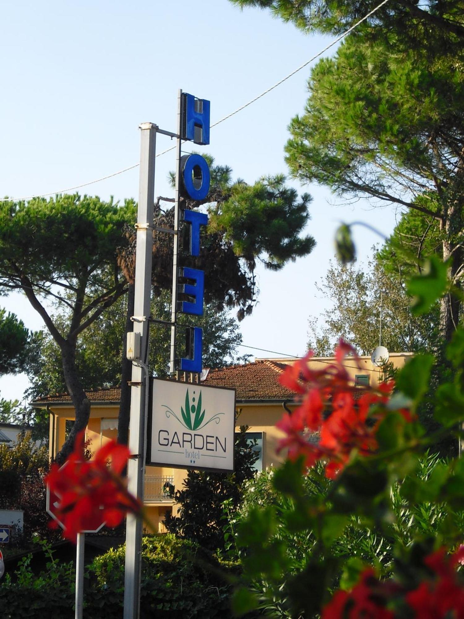 Hotel Garden Tirrenia Εξωτερικό φωτογραφία