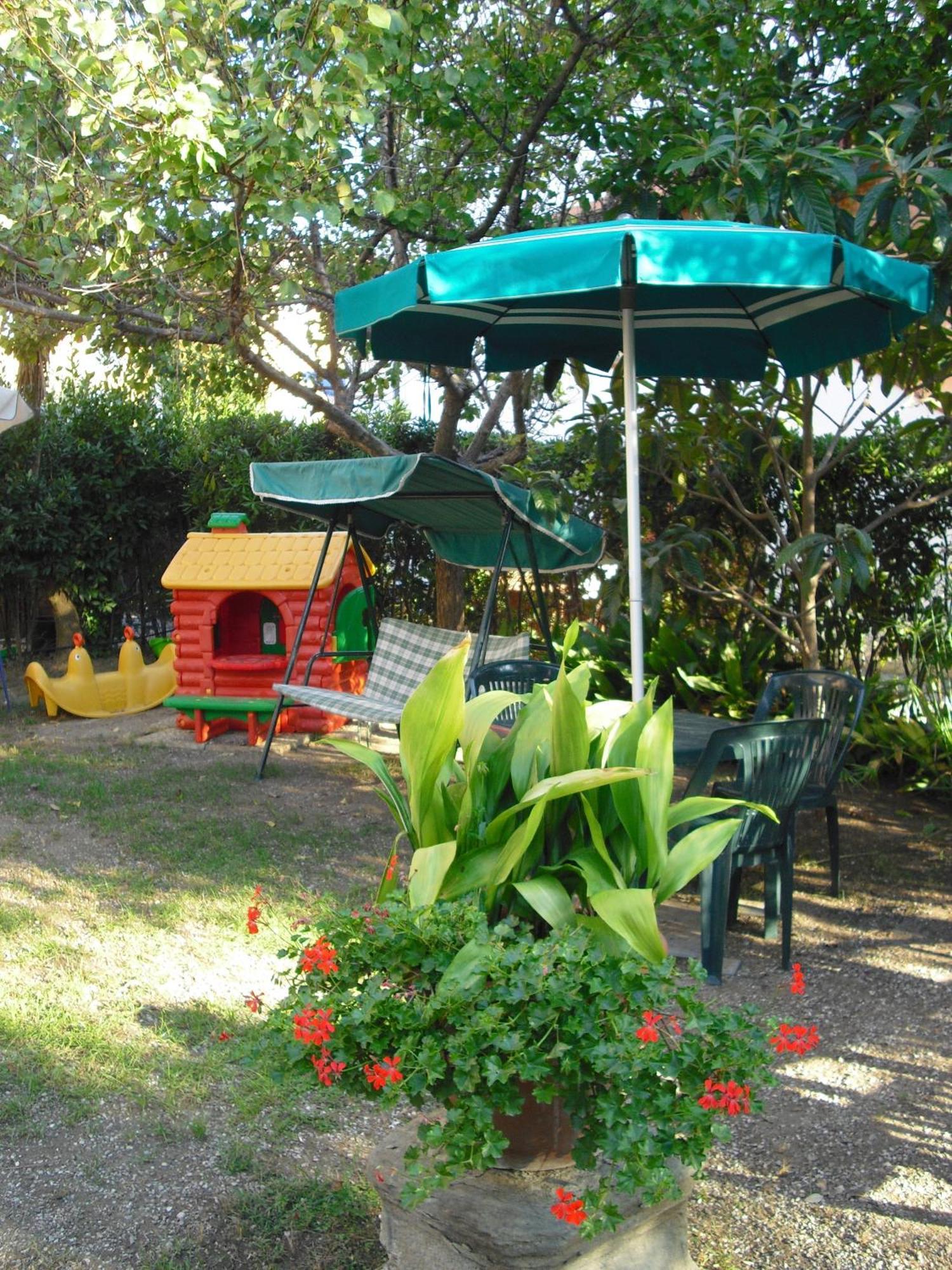Hotel Garden Tirrenia Εξωτερικό φωτογραφία
